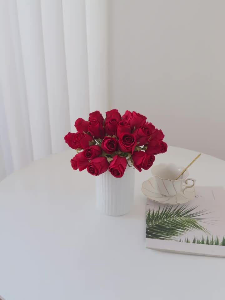 Set of 6 White Fabric Artificial Flowers